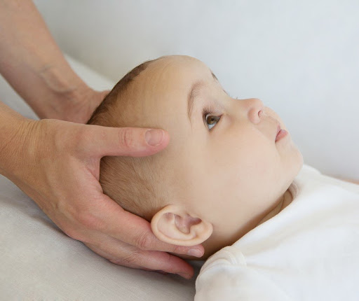 Come può l’osteopatia aiutare il tuo bambino&nbsp;?
